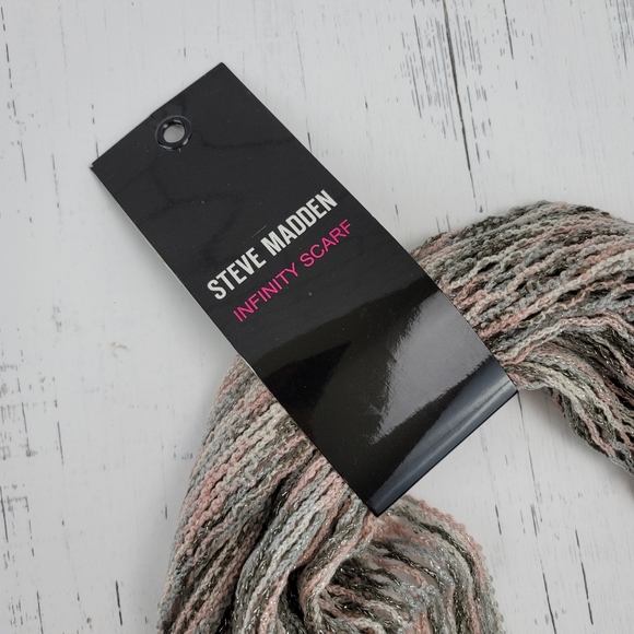 Steve Madden Knit Infinity Scarf Sz OS - Picture 3 of 8